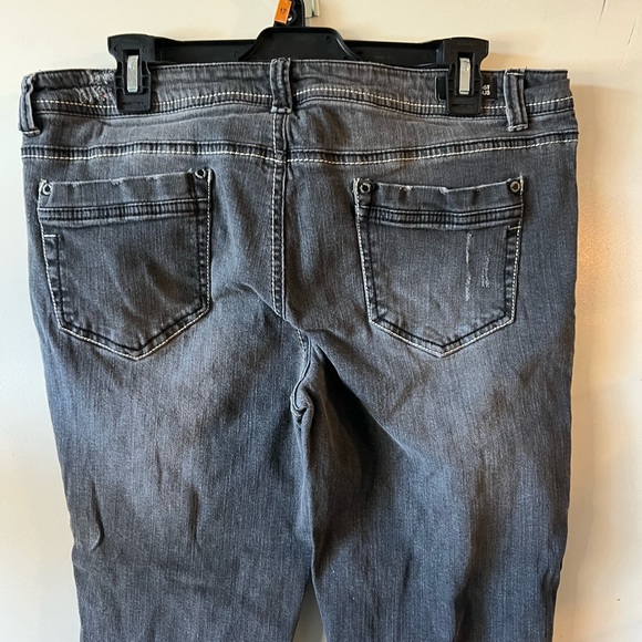 Almost Famous Boyfriend Jeans Juniors Plus - Picture 5 of 7